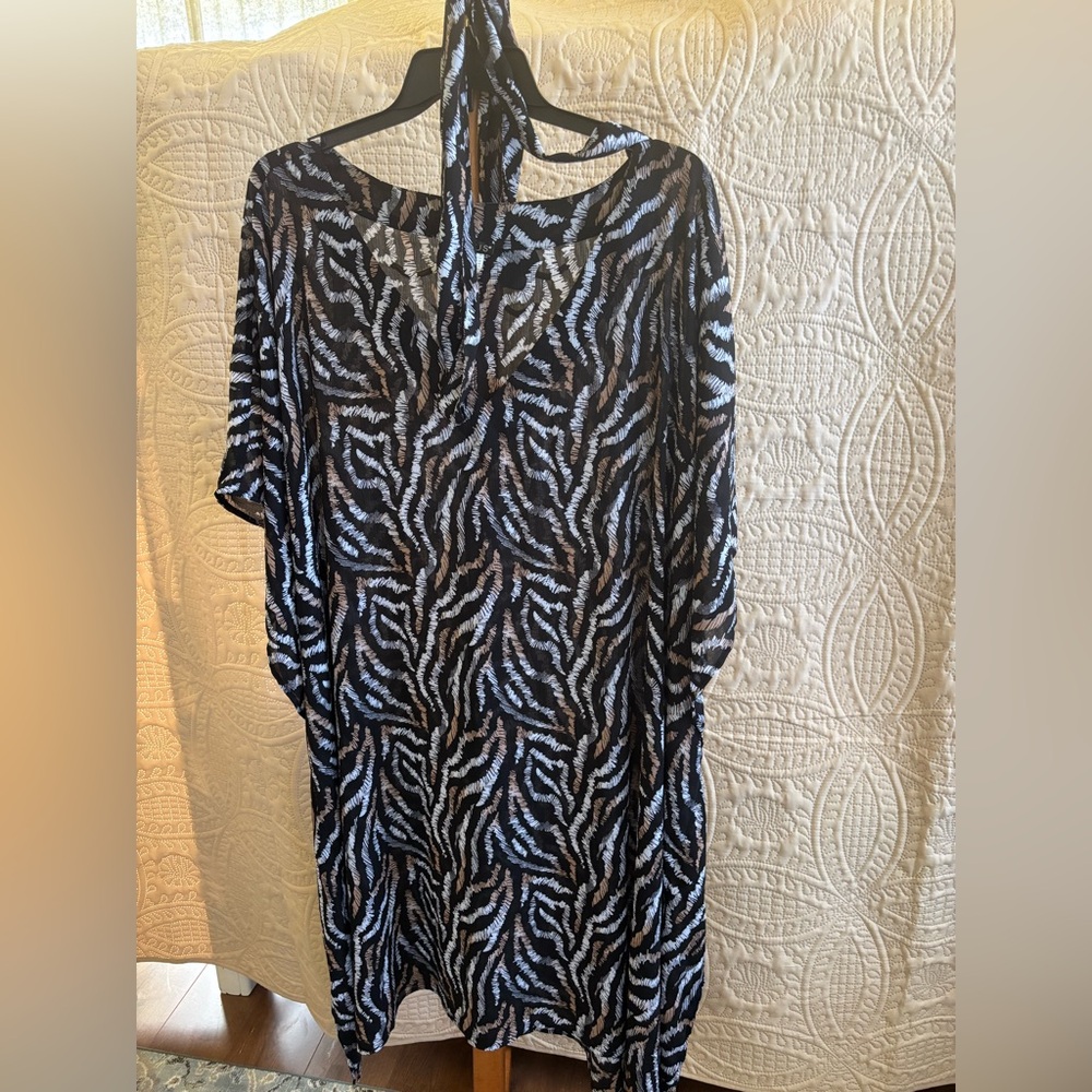 VENUS Zebra Print Swim Coverup - Black and White